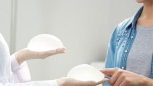 Ngực nhỏ lép nên đặt túi bao nhiêu? 3 tiêu chí chọn size chuẩn nhất