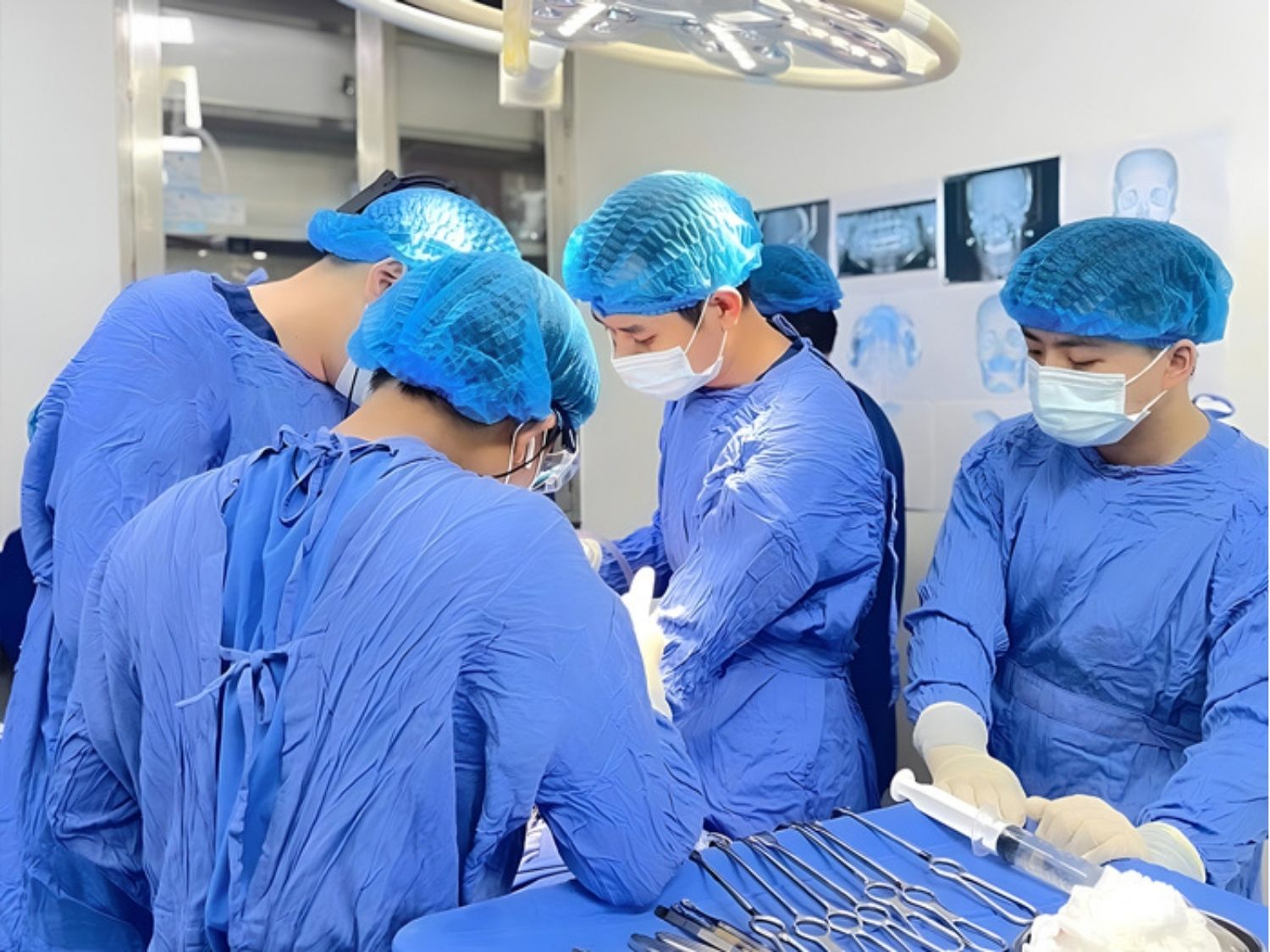phẫu thuật hàm an toàn trong phòng vô trùng