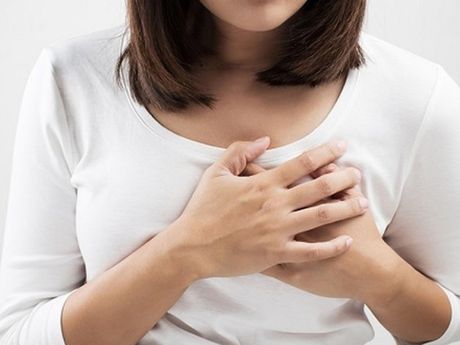 ngực sưng đau bất thường cần thăm khám sớm