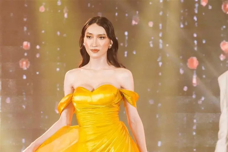 Trần Ngọc Sang sở hữu vòng 1 quyến rũ