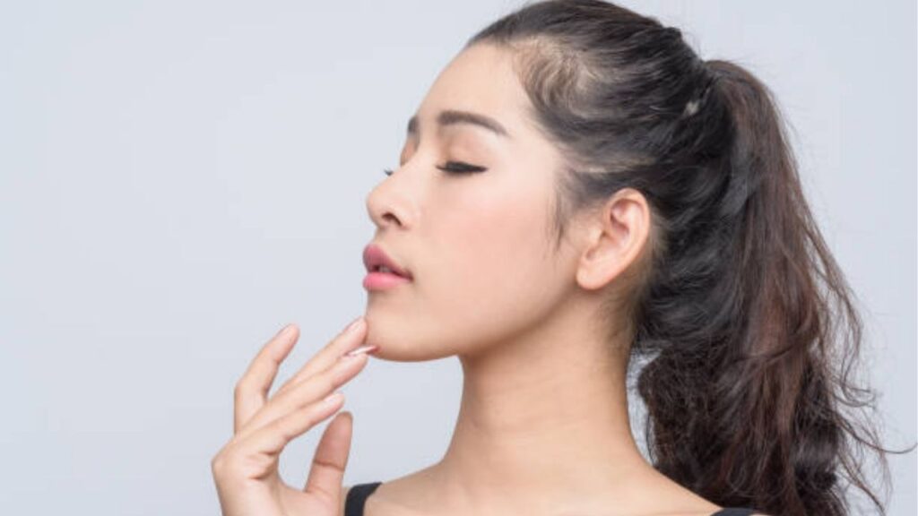 Thu gọn cằm và độn cằm khác nhau thế nào? Giải pháp cho từng khuyết điểm