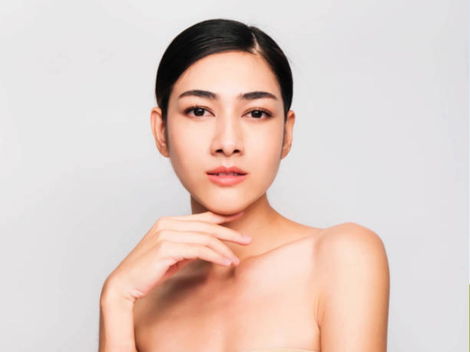 Thu gọn cằm giảm kích thước vùng cằm, tạo sự cân đối cho khuôn mặt