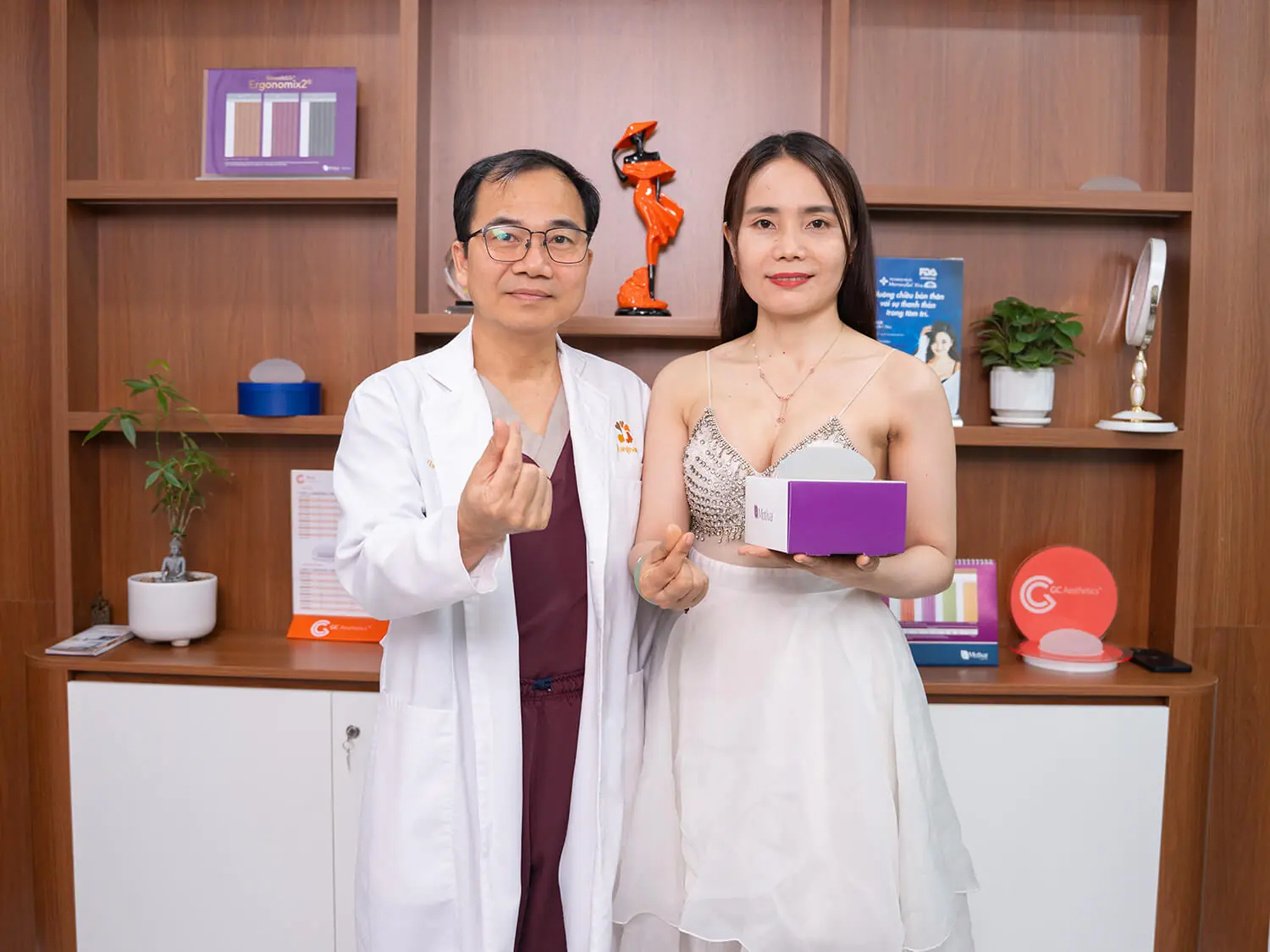 khách hàng sau nâng ngực đúng thời điểm, được bác sĩ tư vấn tận tình và sở hữu vòng 1 ưng ý