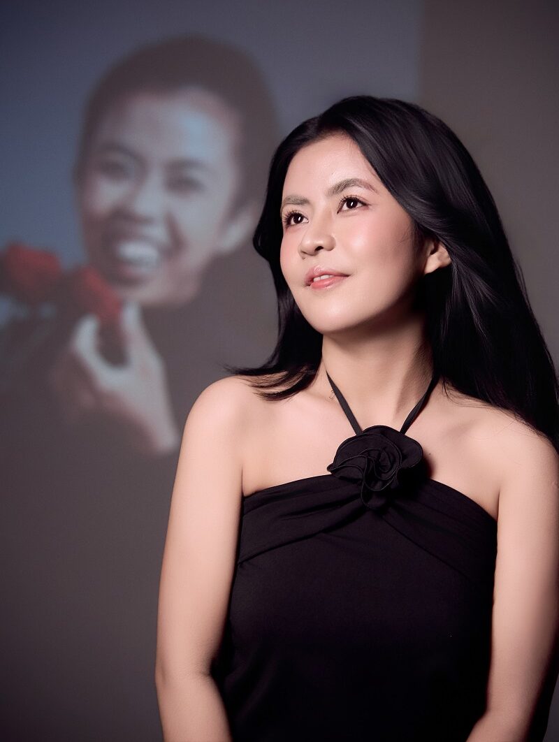 Khuôn mặt Trà My có sự thay đổi rõ rệt, cô cũng tự tin hơn rất nhiều