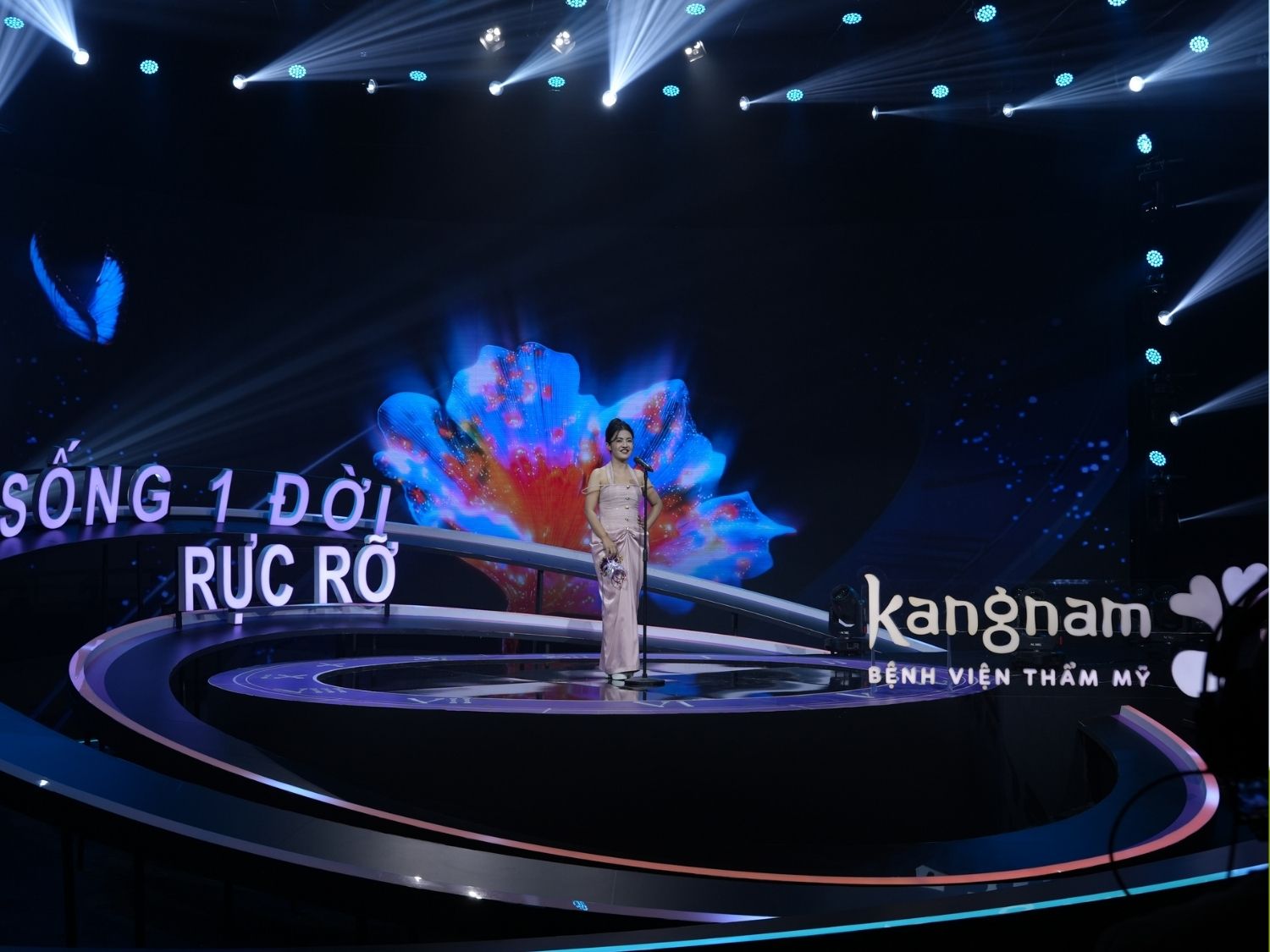 Trà My tỏa sáng trên sân khấu Hành trình Lột xác