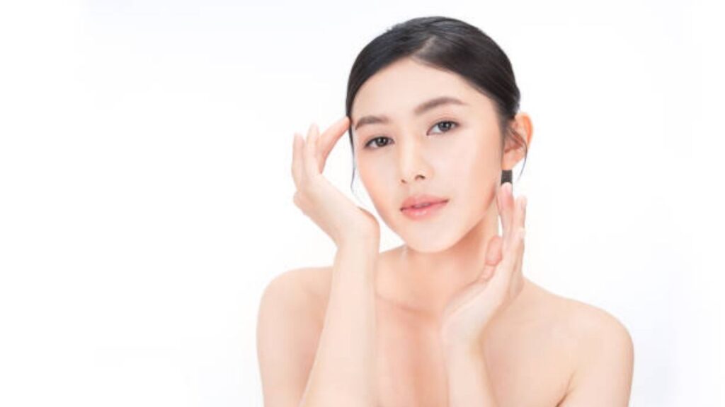 Trượt cằm có tự nhiên hơn độn không? 3 lý do xương tự thân chiếm ưu thế