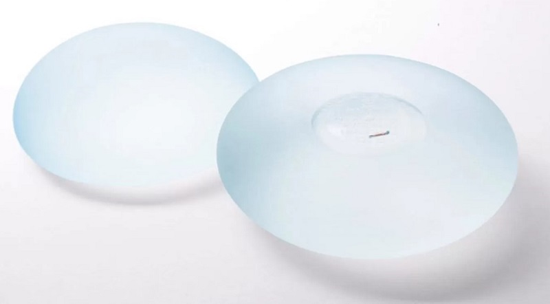 Cận cảnh bề mặt túi ngực Nano Motiva giúp hạn chế biến chứng bao xơ co rút.