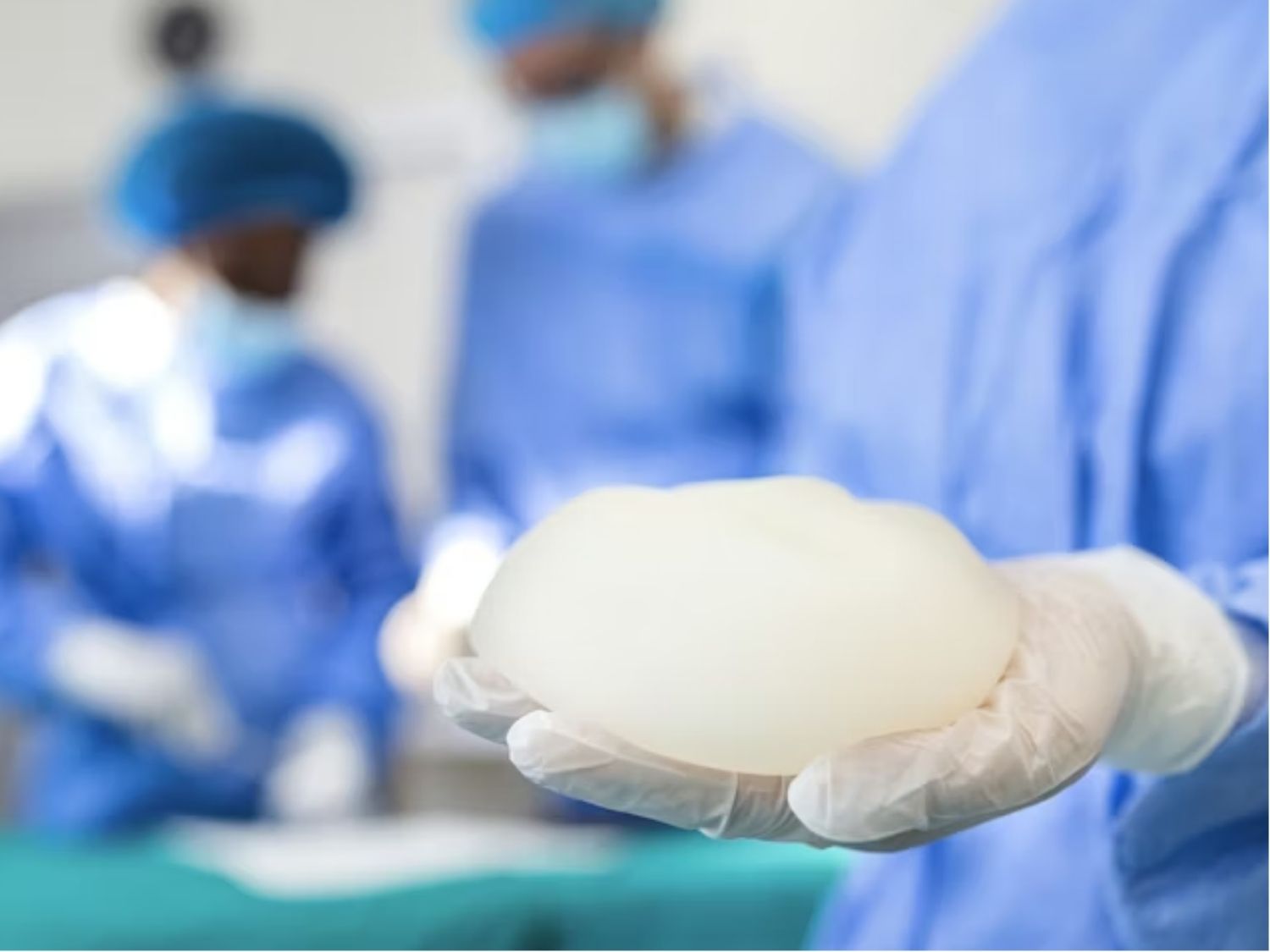 nhiều người hiểu lầm về túi ngực bảo hành trọn đời và có thể sử dụng vĩnh viễn