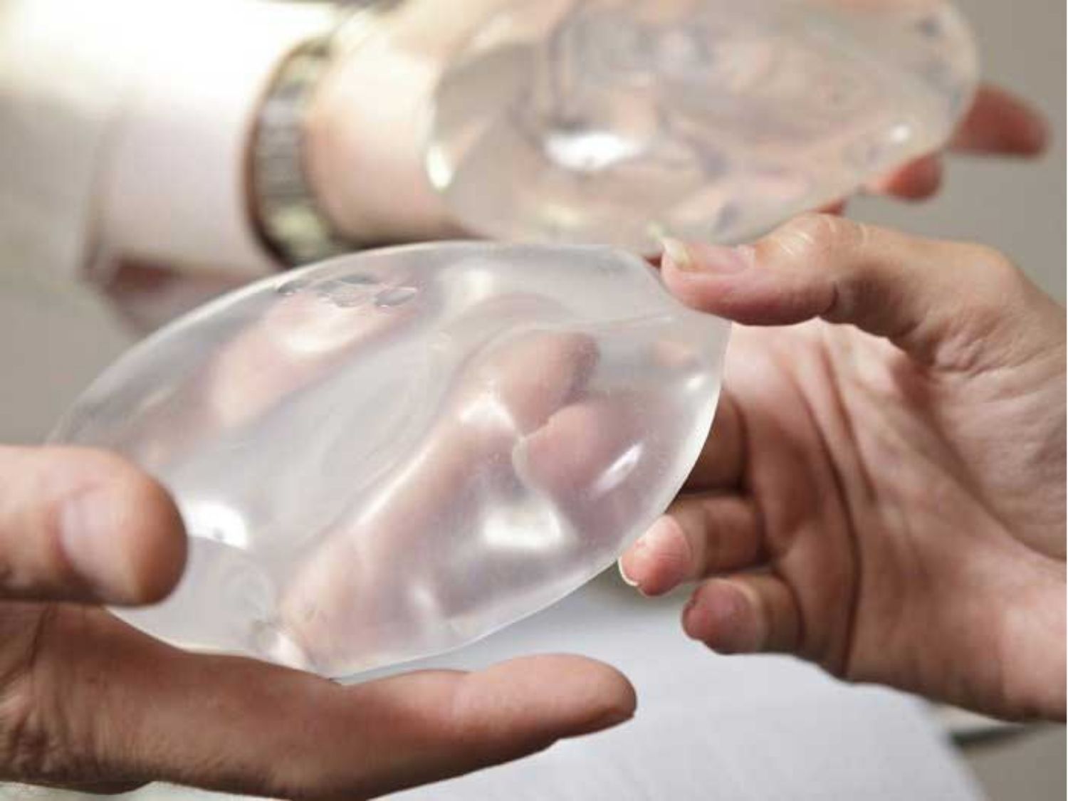 túi nước biển Thành phần chính bên trong túi là dung dịch Natri Clorid 0,9%, vốn là chất lỏng an toàn được sử dụng rộng rãi trong truyền dịch y tế