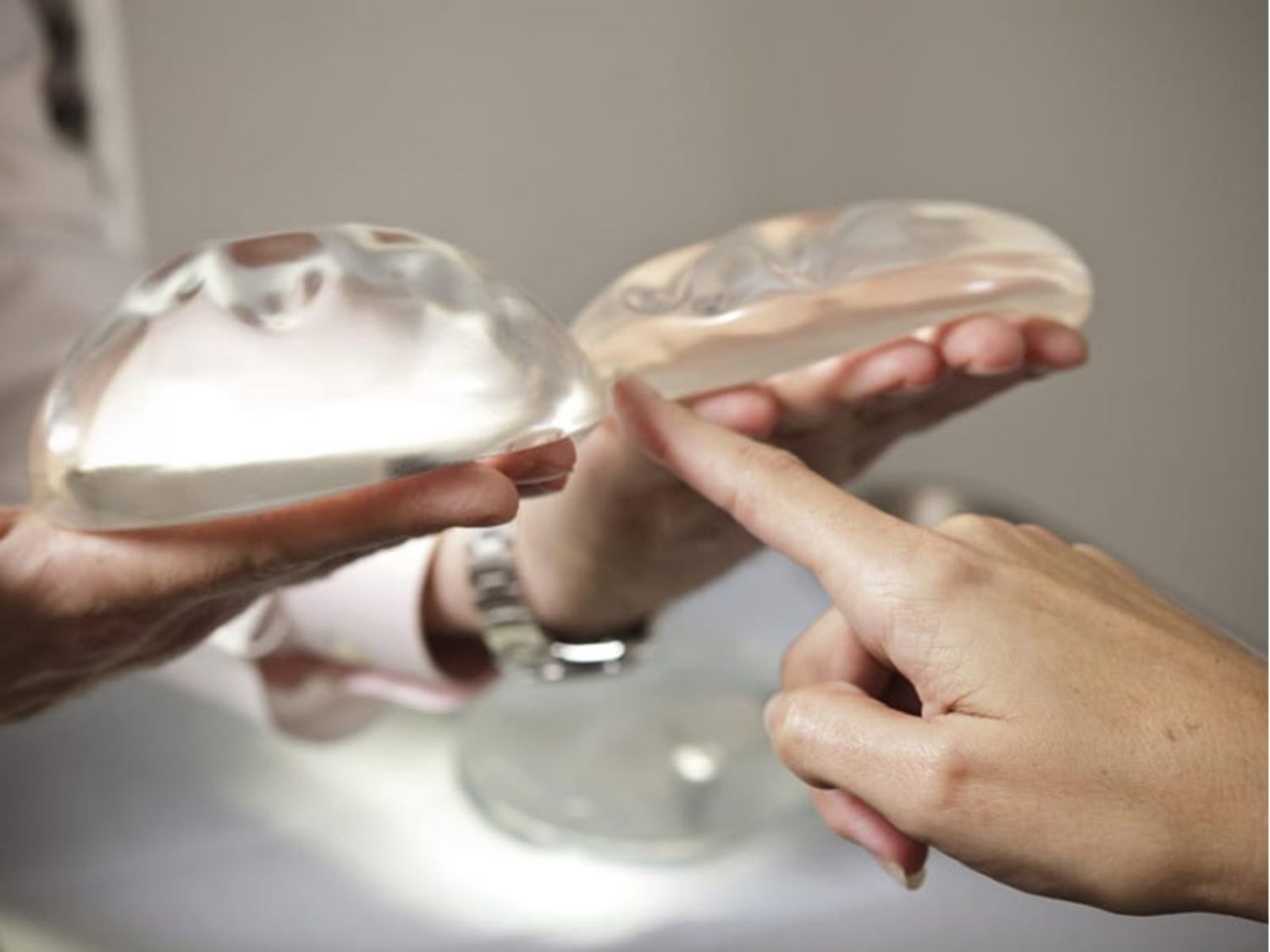 Túi ngực silicone cấu tạo từ hợp chất polymer tổng hợp