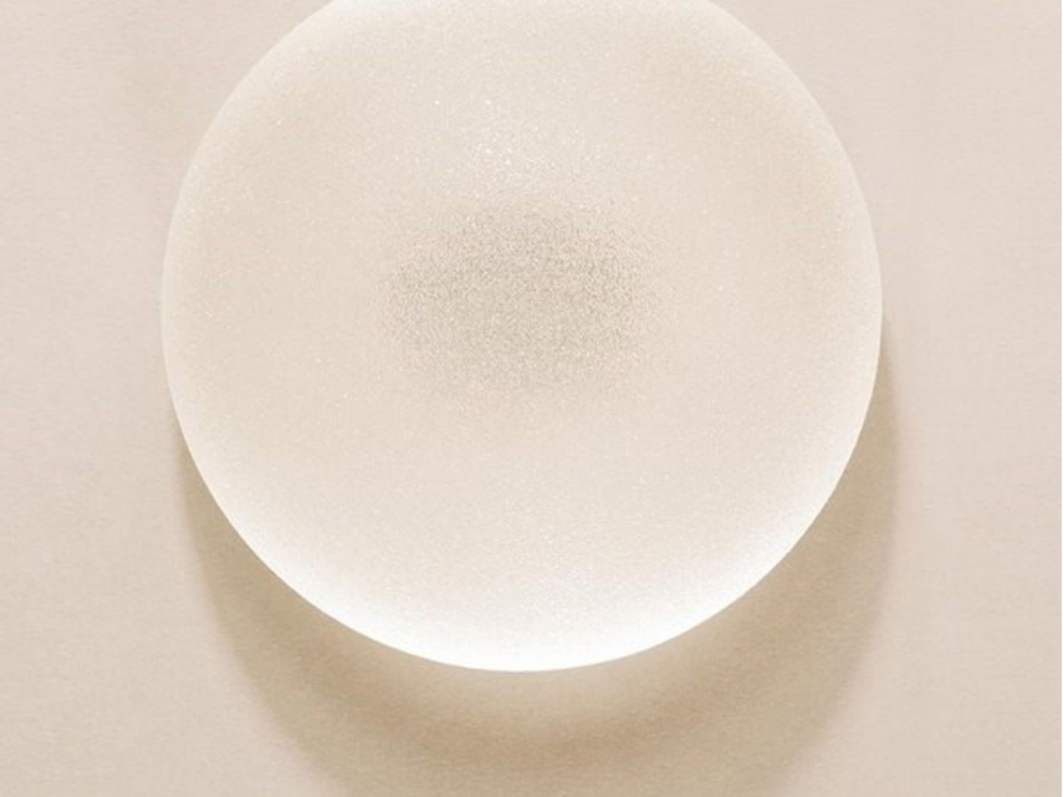 Túi ngực tròn là loại túi có hình dạng tròn trịa, đối xứng hoàn toàn từ mọi góc độ