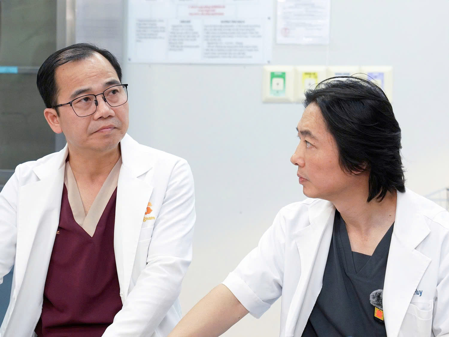 Dr. Felix Trần tham gia hội chẩn và phẫu thuật cấy mỡ, ghép trung bì mỡ mặt cho Yến