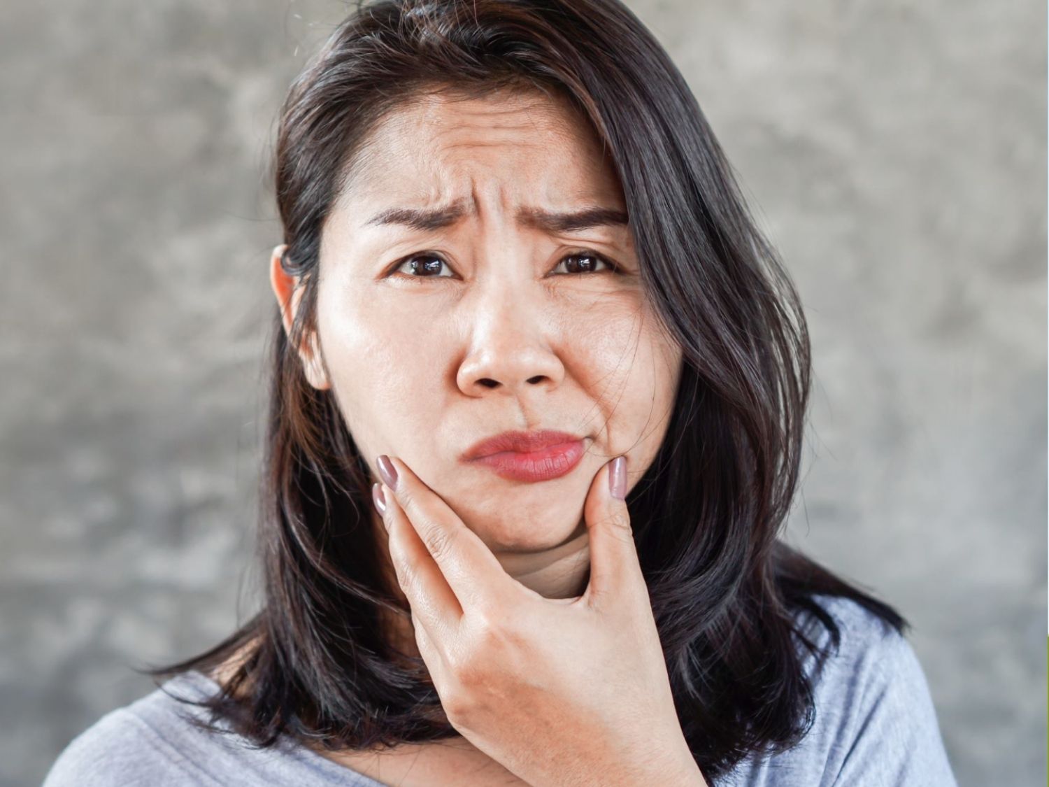 Méo miệng, khó cử động cơ mặt sau chỉnh hàm cần thăm khám sớm