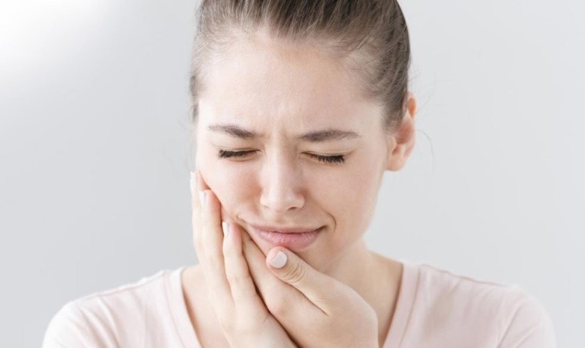 Sau khi chỉnh hàm khách hàng sẽ cảm thấy đau và khó khăn khi nói chuyện