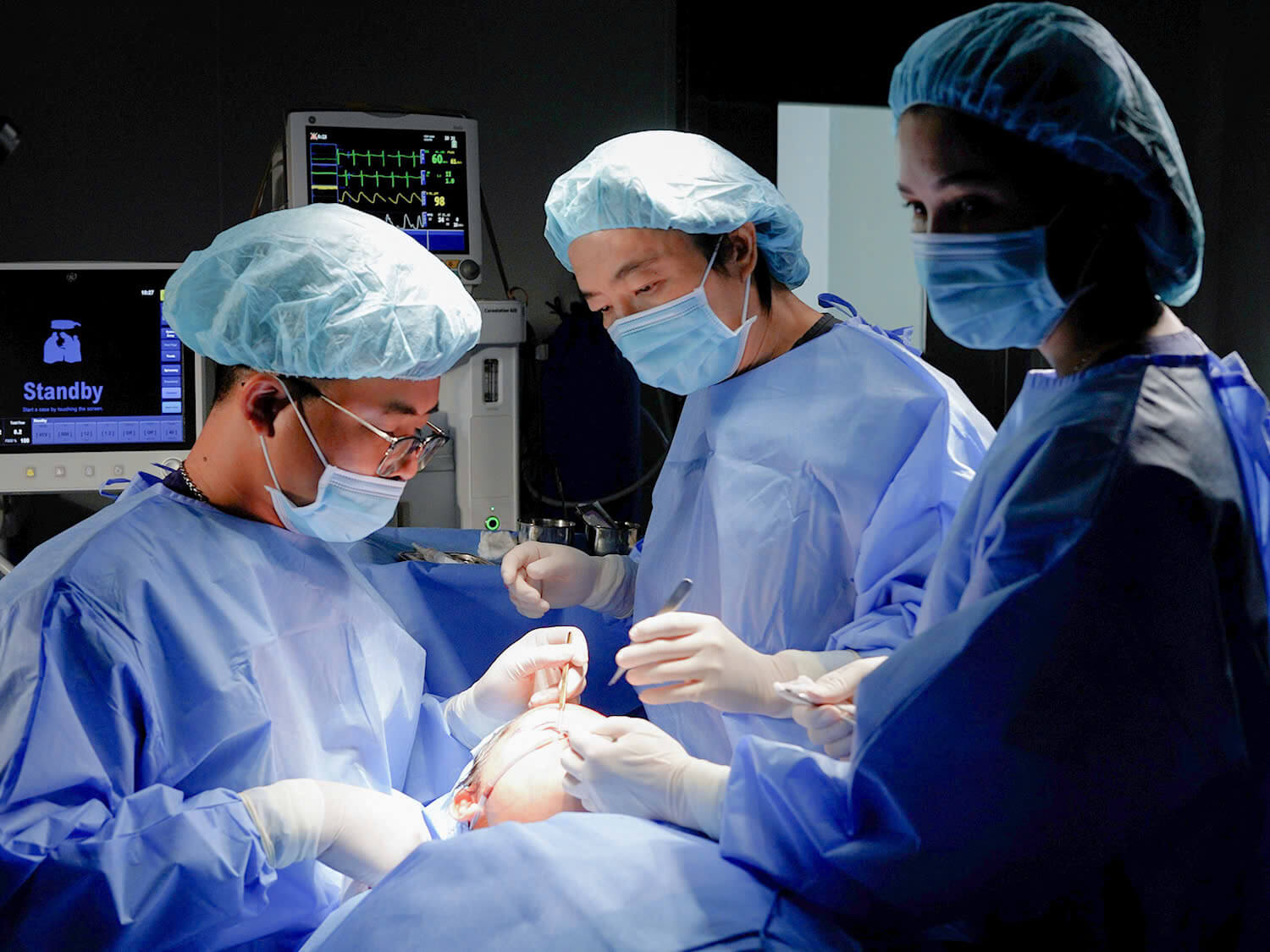 Quá trình phẫu thuật diến ra 4 lần chuẩn Y khoa theo kế hoạch của ekip