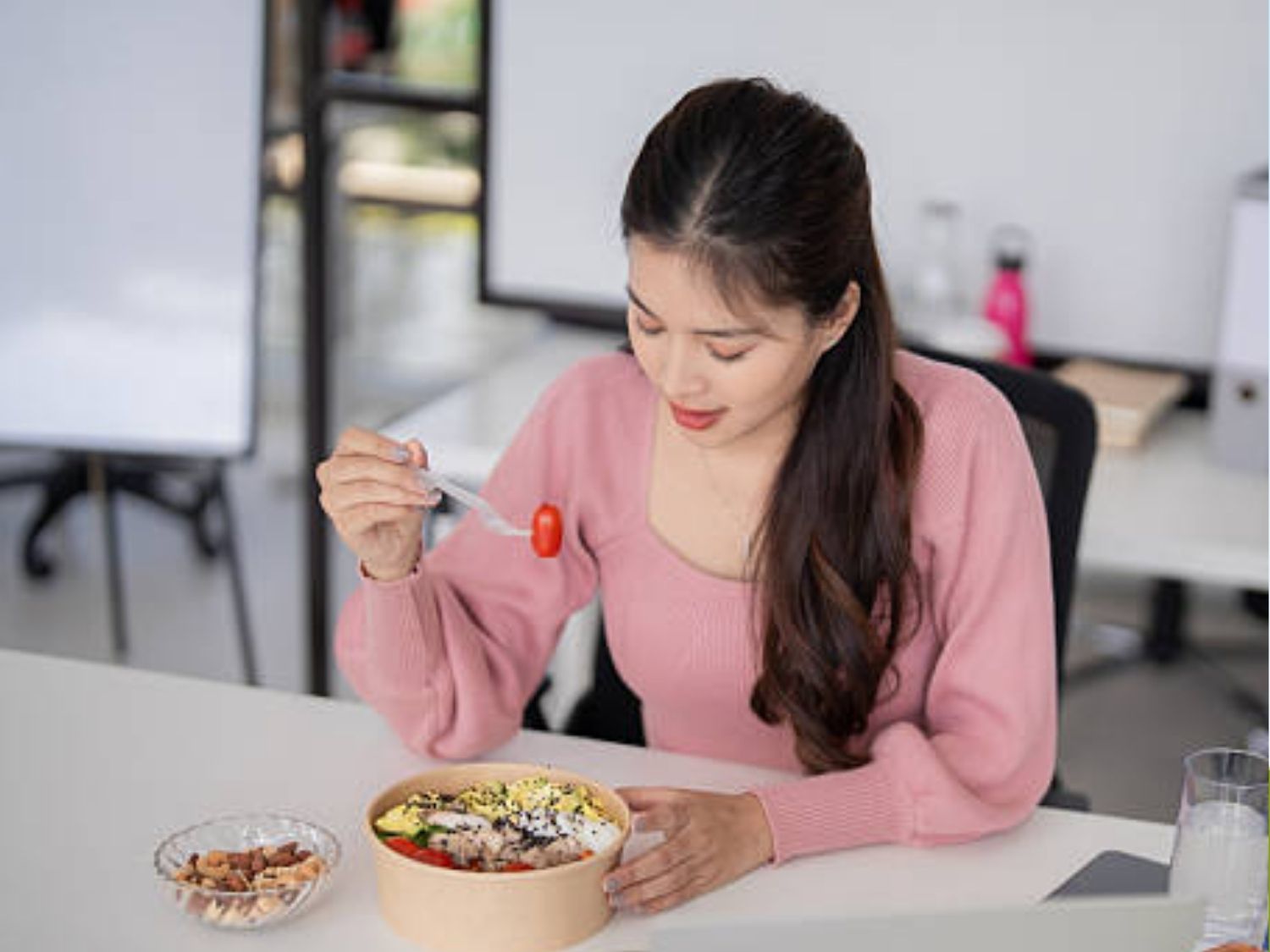 khách hàng sau phẫu thuật hàm hô có thể ăn nhai bình thường và không cần kiêng khem quá nhiều