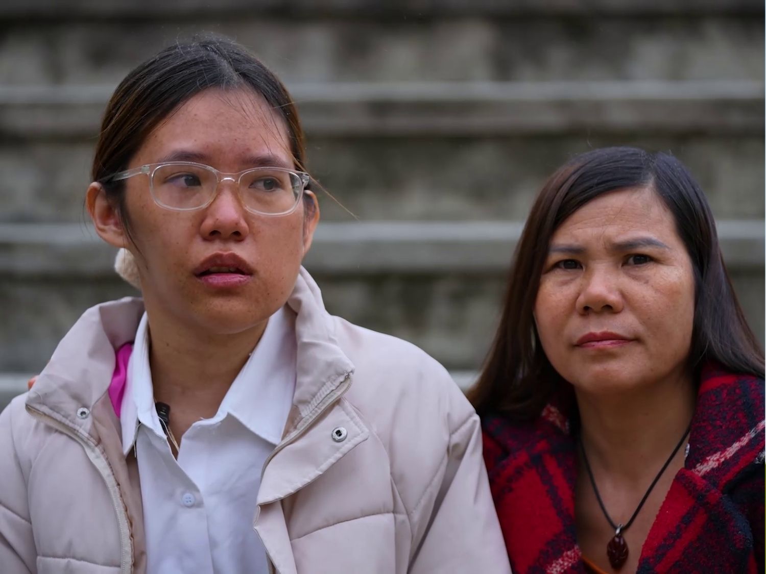 Bảo Ngọc và mẹ, Ngọc gặp tình trạng mặt lệch do di chứng của bệnh khiến gương mặt thiếu cân đối