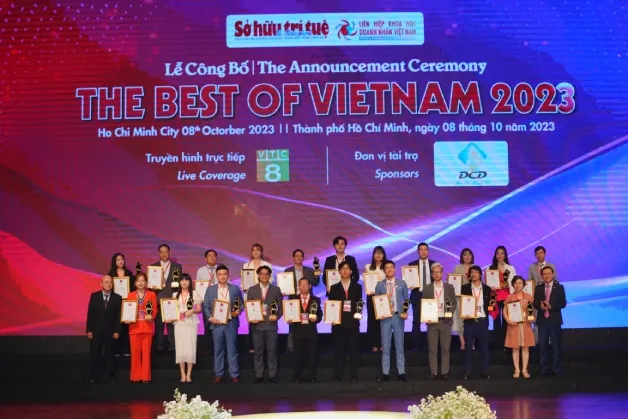 đại diện Kangnam nhận giải The Best of Vietnam 2023