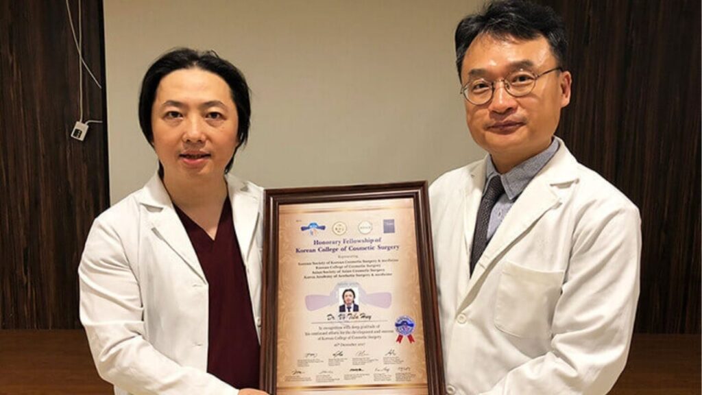 TS.BS Richard Huy nhận học bổng phẫu thuật thẩm mỹ Hàn Quốc