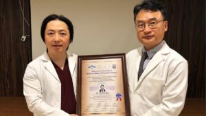 TS.BS Richard Huy nhận học bổng phẫu thuật thẩm mỹ Hàn Quốc