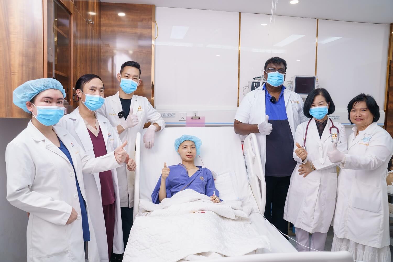 Sau hậu phẫu Diệu được các bác sĩ chăm sóc chu đáo