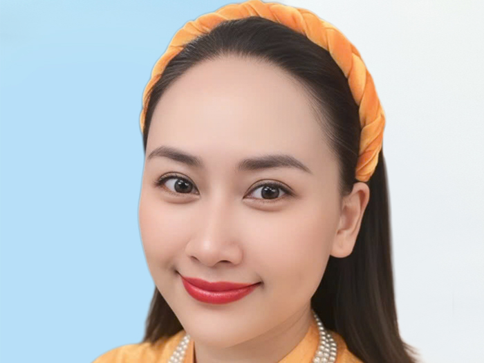 Sau cấy mỡ gương mặt chị Trà đã đầy đặn, tươi trẻ hơn