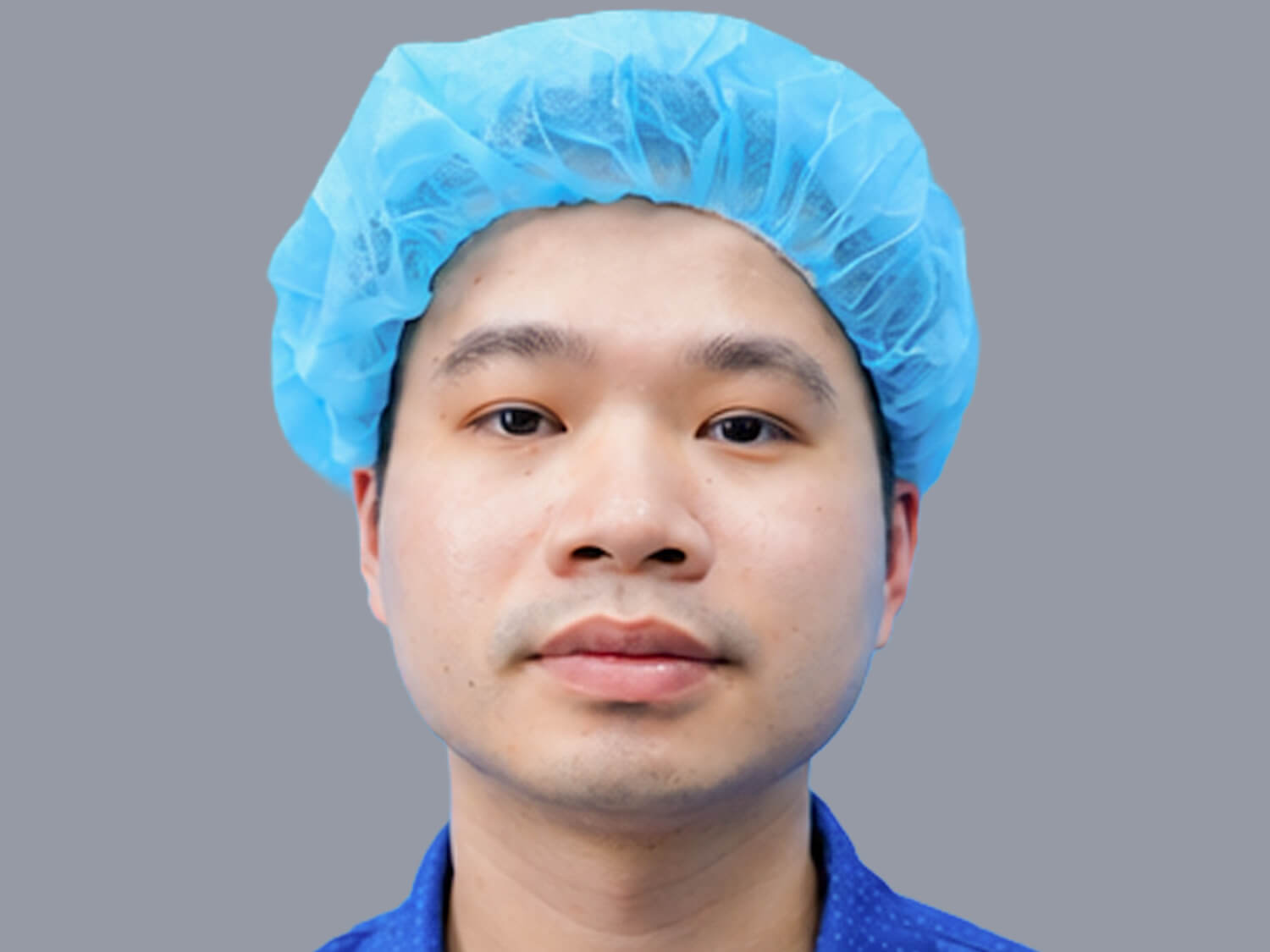 Anh Evan Lê gặp tình trạng sống mũi hơi thấp, gãy và cánh mũi hơi to bè