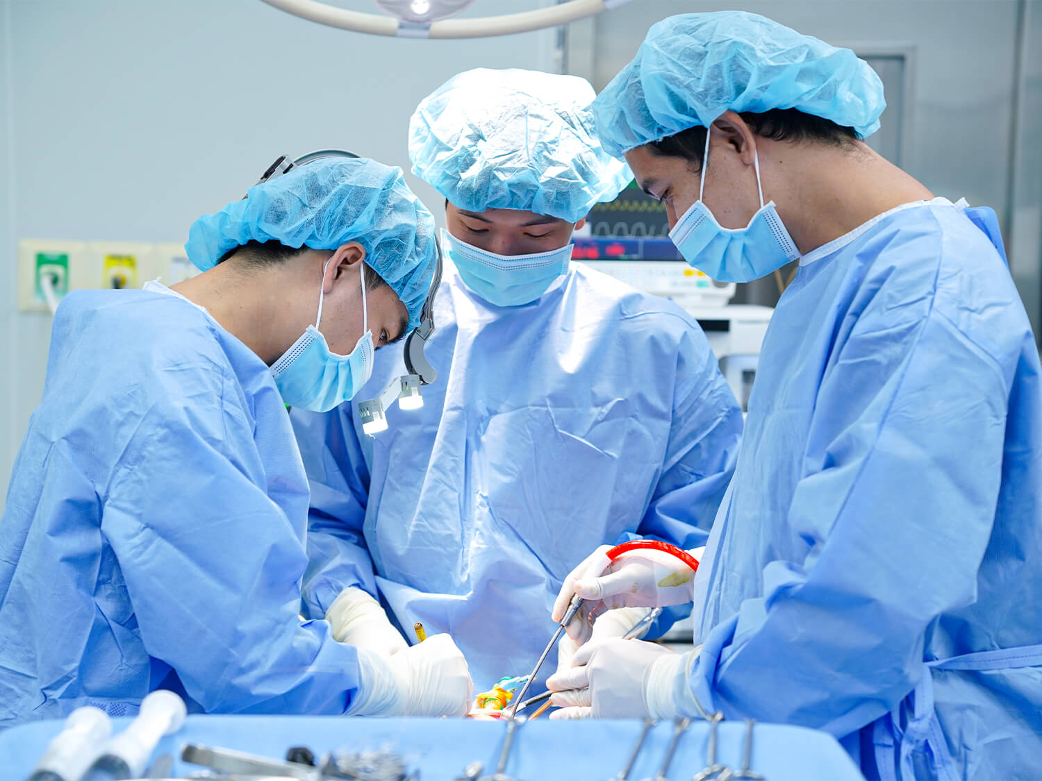 Quá trình phẫu thuật cho Phương Quyên diễn ra trong khoảng 1 giờ 30 phút