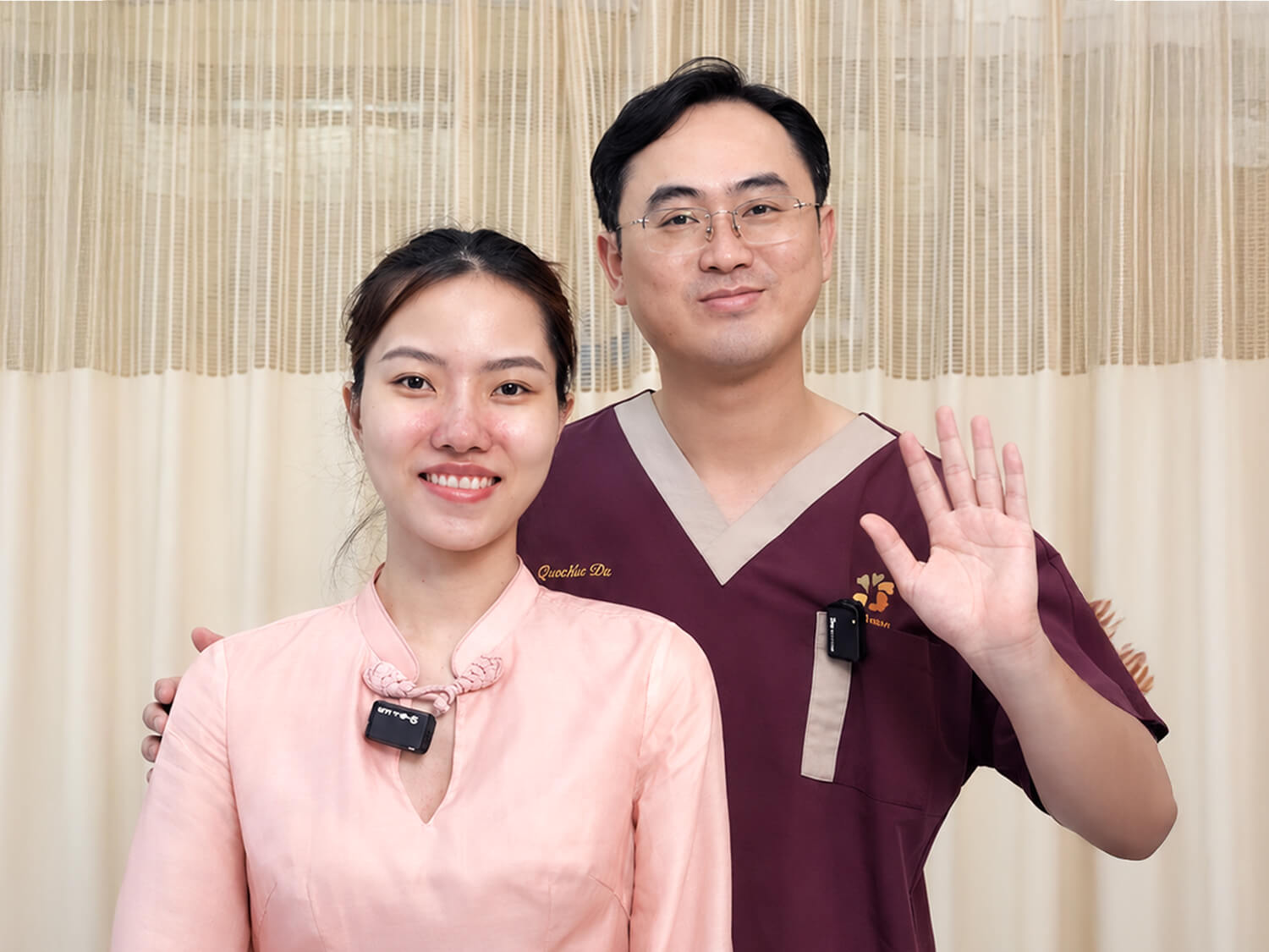 Sau 10 ngày Ngọc Ni quay lại Kangnam tái khám, dáng mũi đã bớt sưng hơn