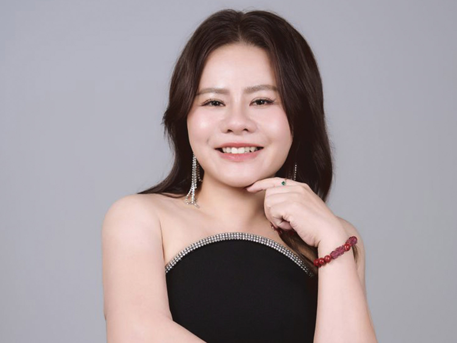 Trần Thị Mai tự tin tỏa sáng trước ống kính