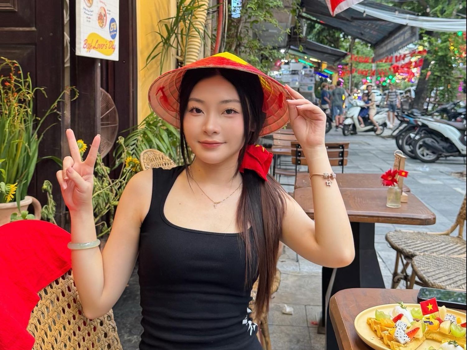 Sau 1 tháng gương mặt Yến Nhi đã cân đối, nhỏ gọn và sắc nét hơn