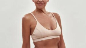 Nâng ngực cho người trung niên 40–50 tuổi có an toàn không?