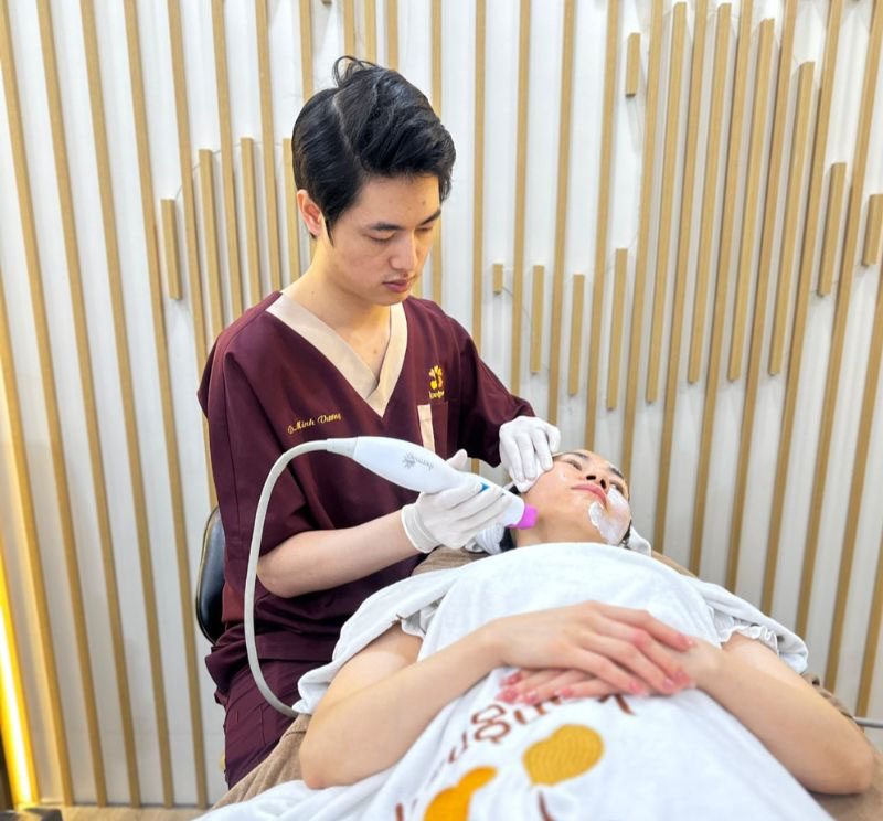 Trẻ hóa da không phẫu thuật không cần nghỉ dưỡng, trực tiếp bác sĩ da liễu thực hiện tại Kangnam