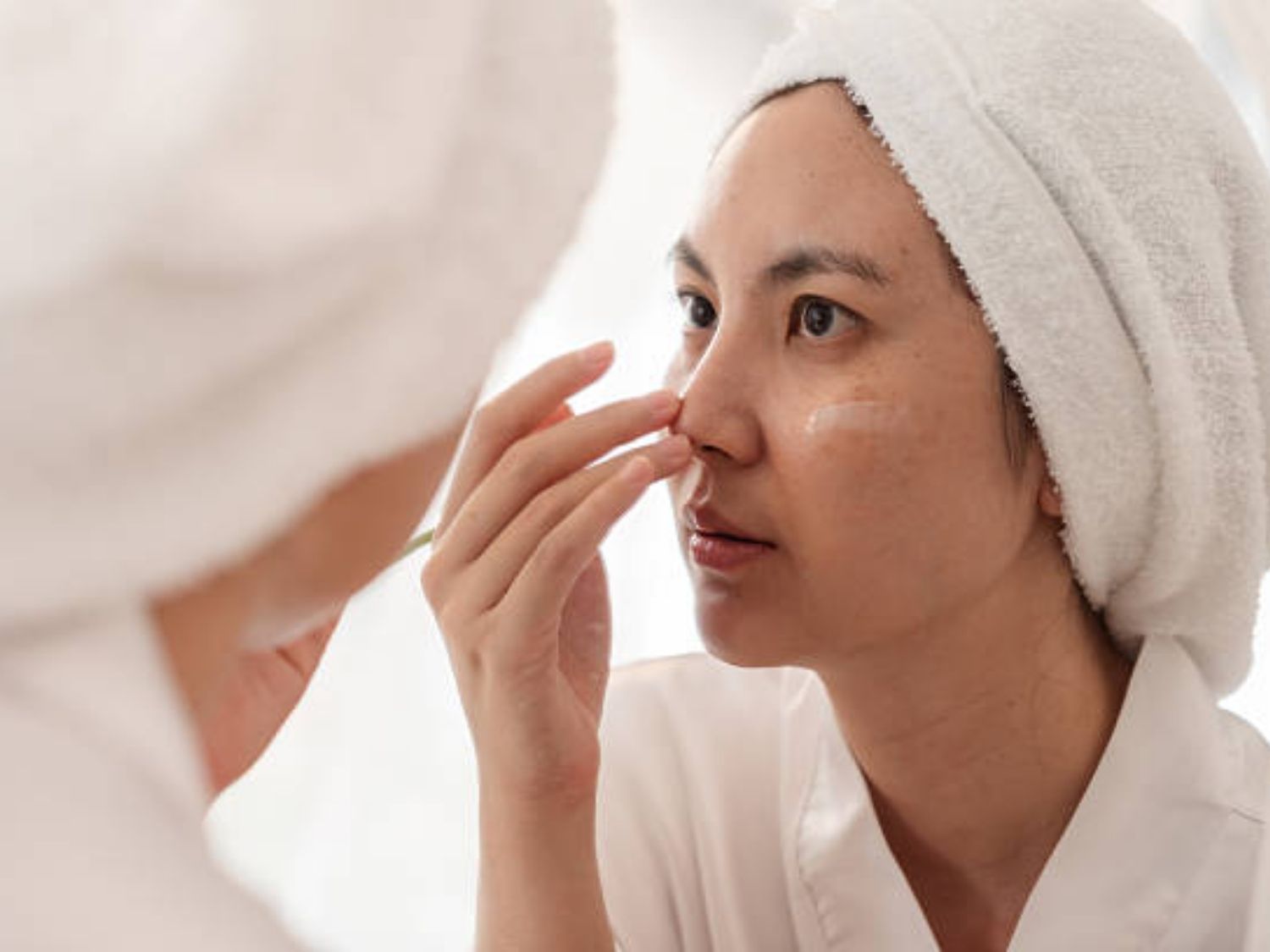 không massage mạnh khi mới tiêm botox, khách hàng rửa mặt nhẹ nhàng