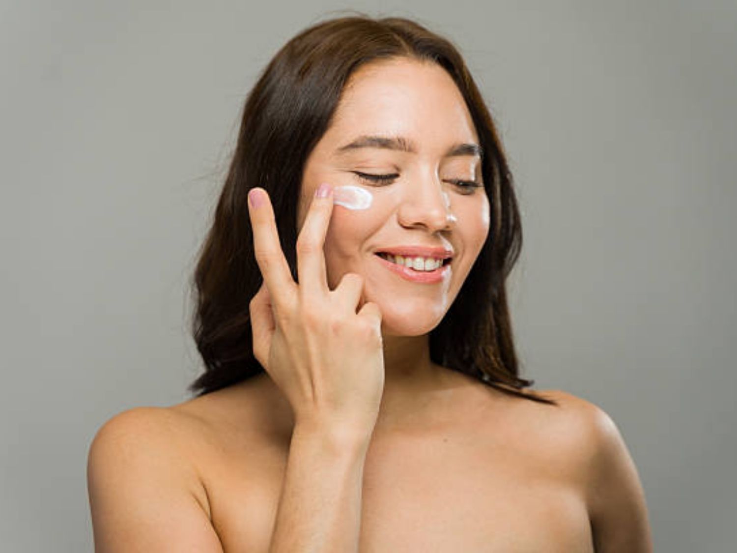 Sản phẩm bôi ngoài da cải thiện nám