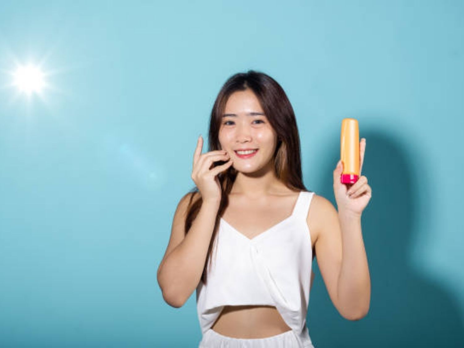 bôi kem chống nắng mỗi ngày kiểm soát tàn nhang hiệu quả