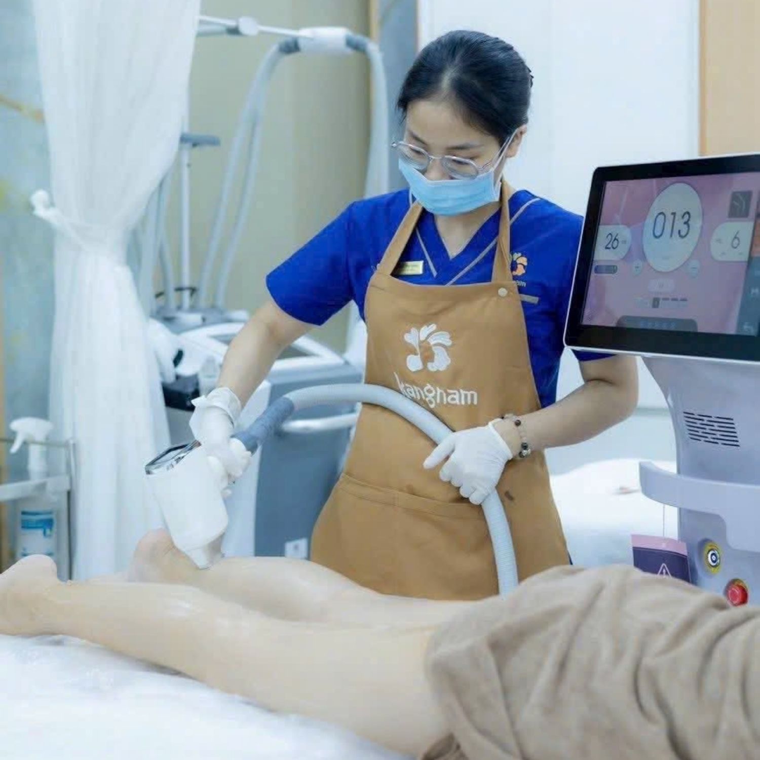quy trình triệt lông an toàn tại Kangnam, khách hàng được thực hiện bởi điều dưỡng nhiều kinh nghiệm