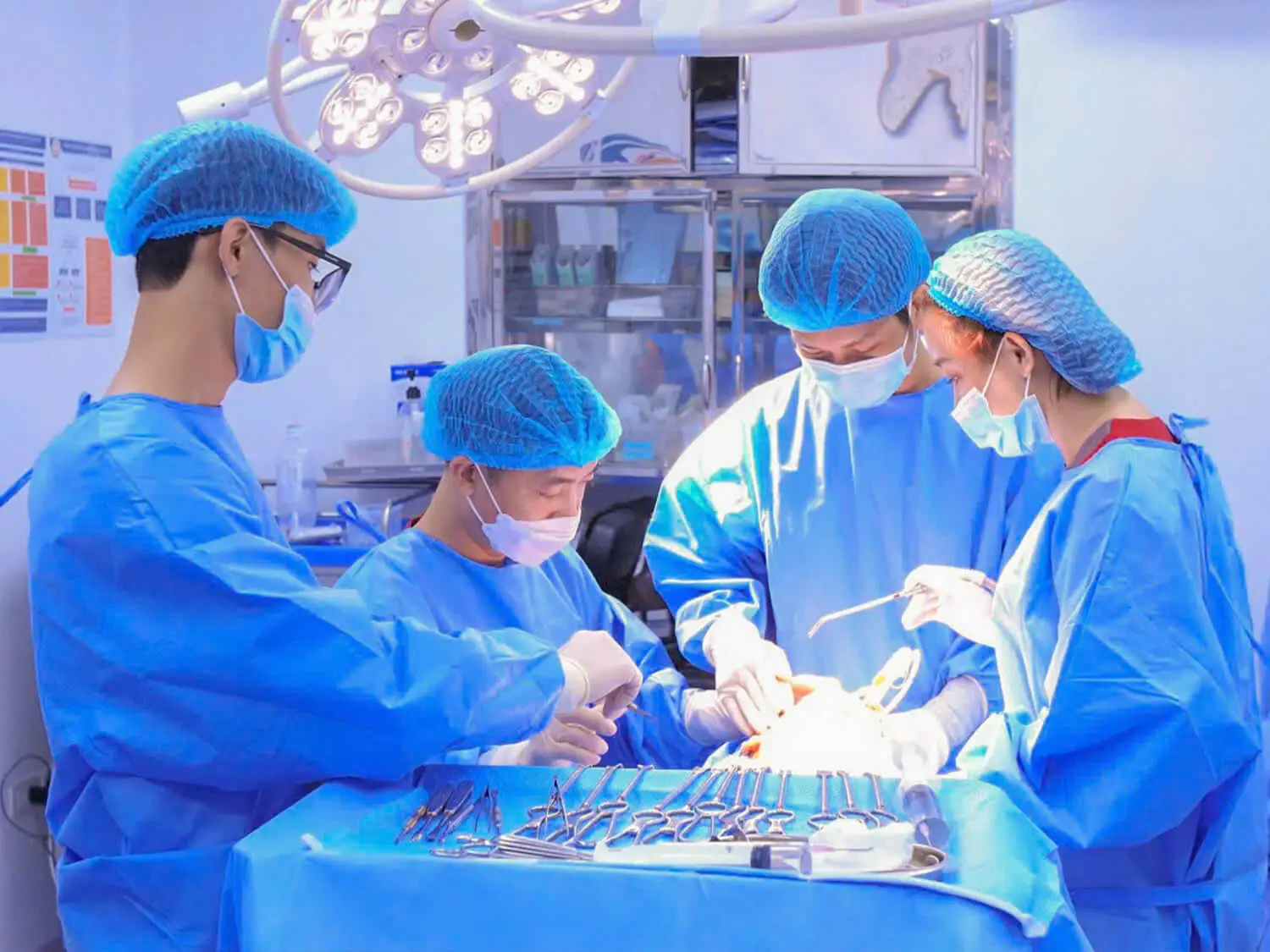 Quy trình phẫu thuật kéo dài cằm chuẩn y khoa trong phòng vô trùng an toàn