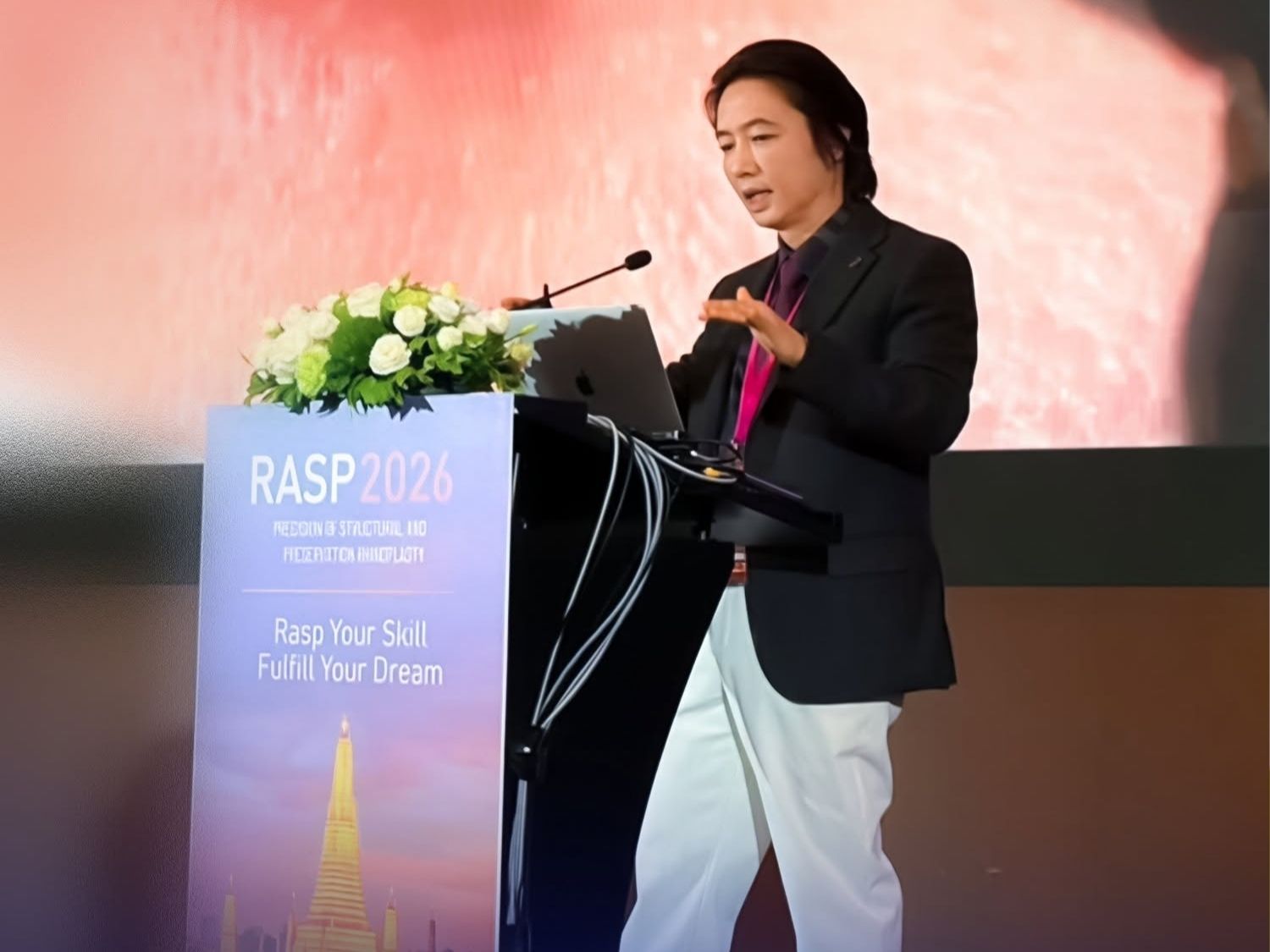 Dr. Richard Huy phát biểu trong sự kiện