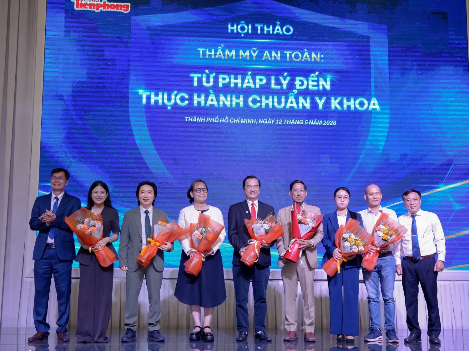 Các chuyên gia và đại biểu tại Hội thảo Thẩm mỹ an toàn ngày 12/5/2026, cùng trao đổi về tiêu chuẩn chuyên môn, pháp lý và an toàn trong lĩnh vực thẩm mỹ.