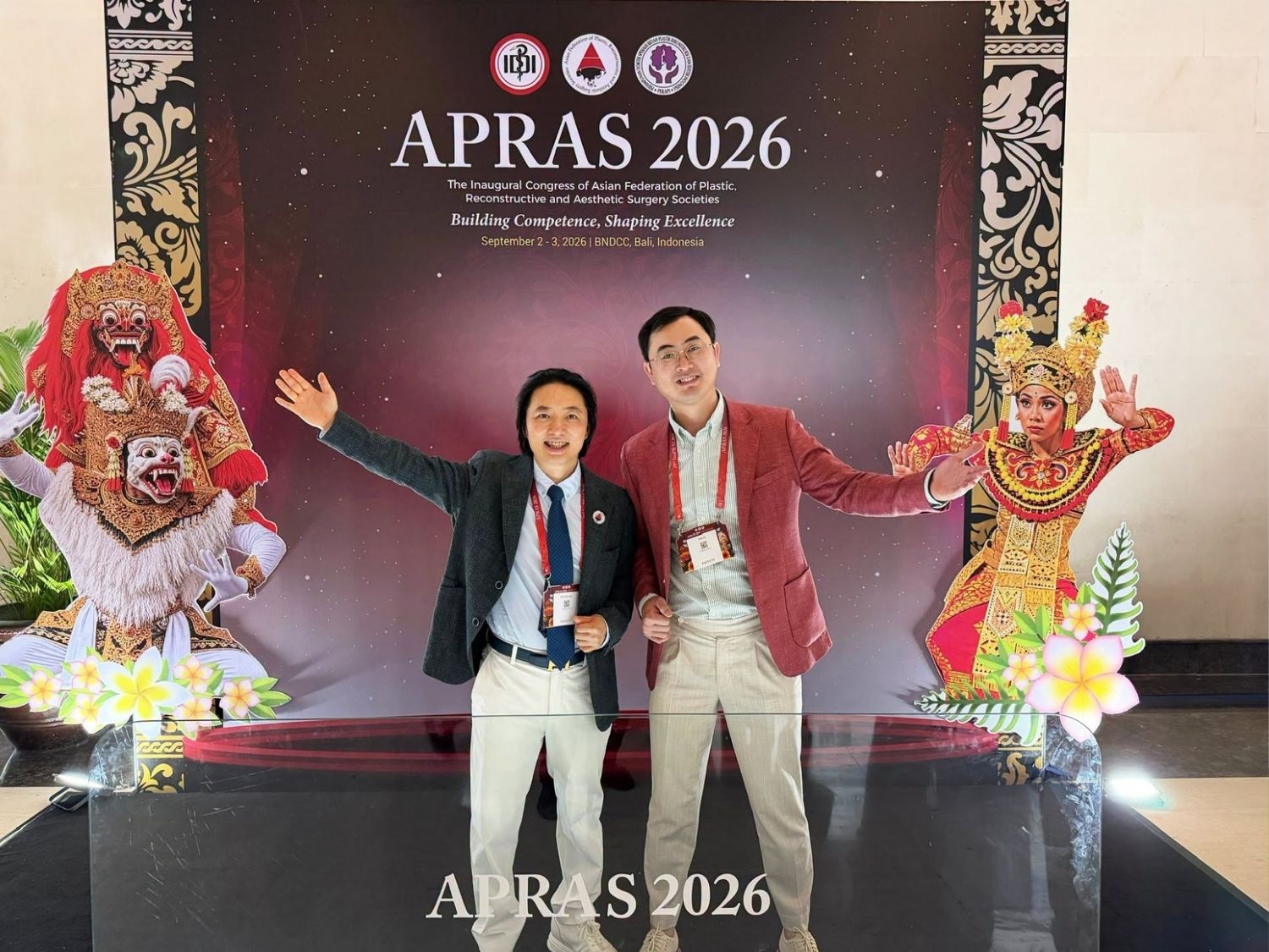 Dr. Richard Huy và Dr. Vũ Minh Tân tại Hội nghị APRAS 2026