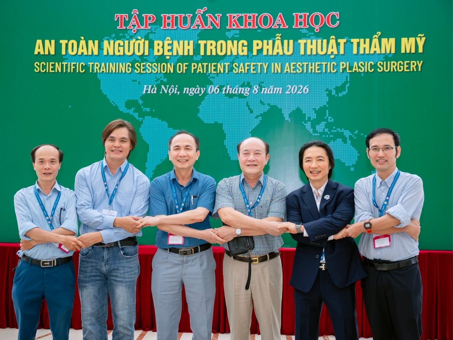 TS.BS Võ Tiến Huy giao lưu kinh nghiệm cùng các đồng nghiệp