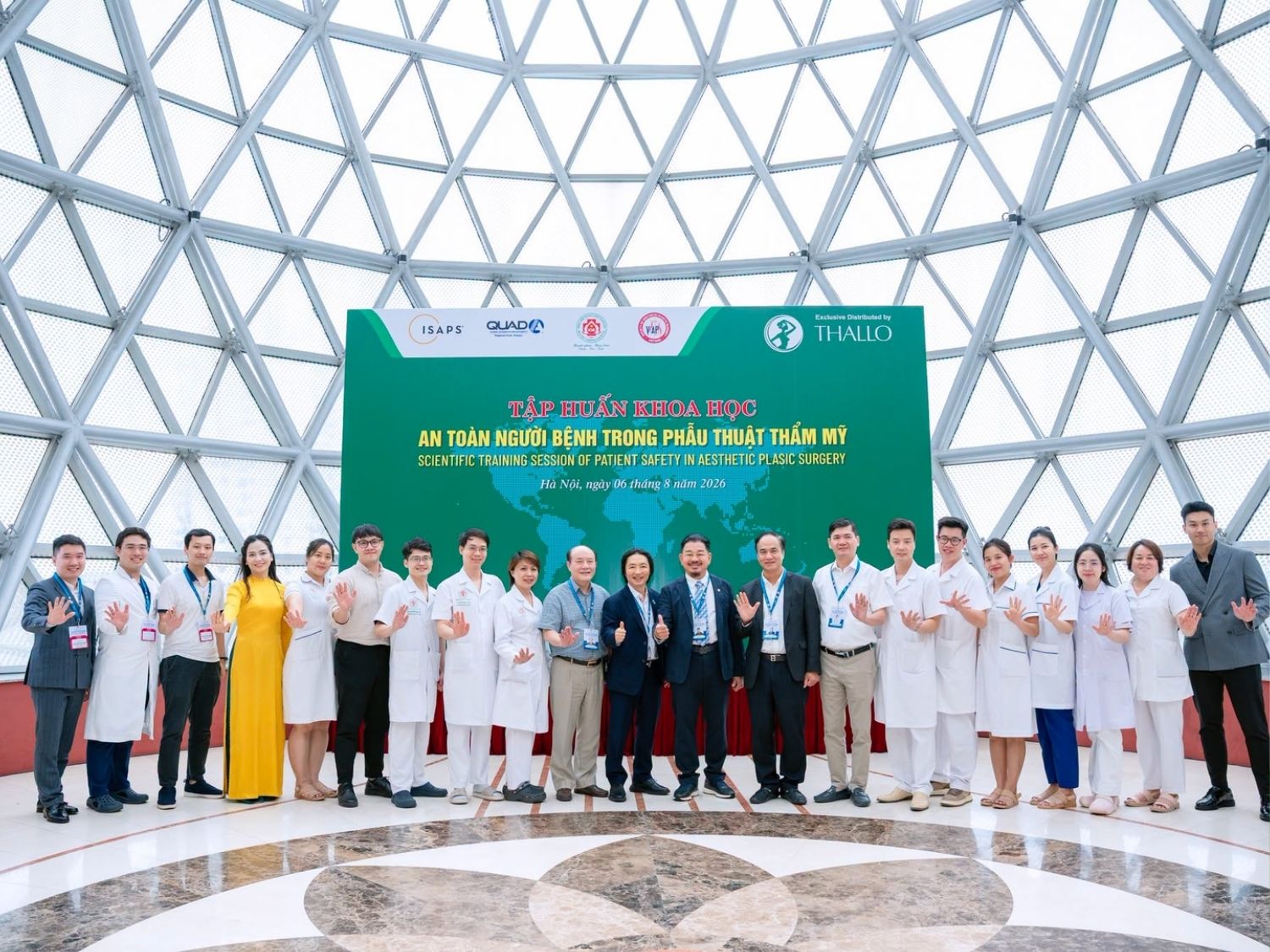 Buổi tập huấn có sự tham gia của đông đảo chuyên gia, bác sĩ