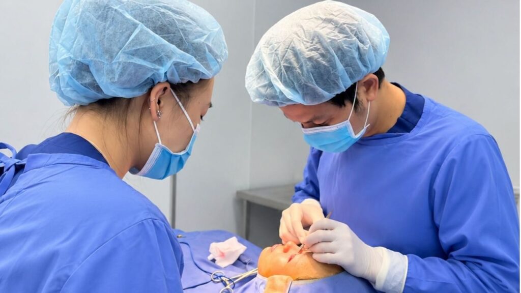 Làm sao để biết một cơ sở thẩm mỹ có được cấp phép phẫu thuật mũi hay không?