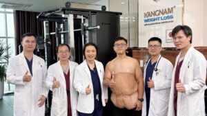 Từ cậu bé béo phì năm 10 tuổi đến lần thứ 3 phẫu thuật tạo hình body tại Kangnam