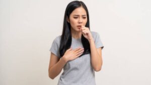 Sau hút mỡ bị khó thở có nguy hiểm không? Cách xử lý từ bác sĩ