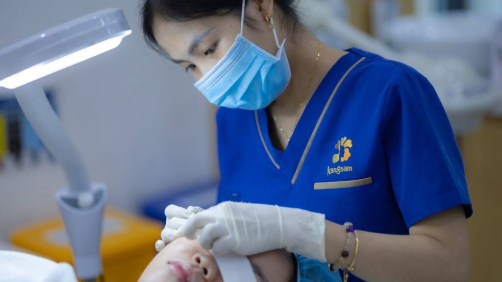 Kangnam ai khám da cho khách? Bác sĩ da liễu nào trực tiếp thăm khám?