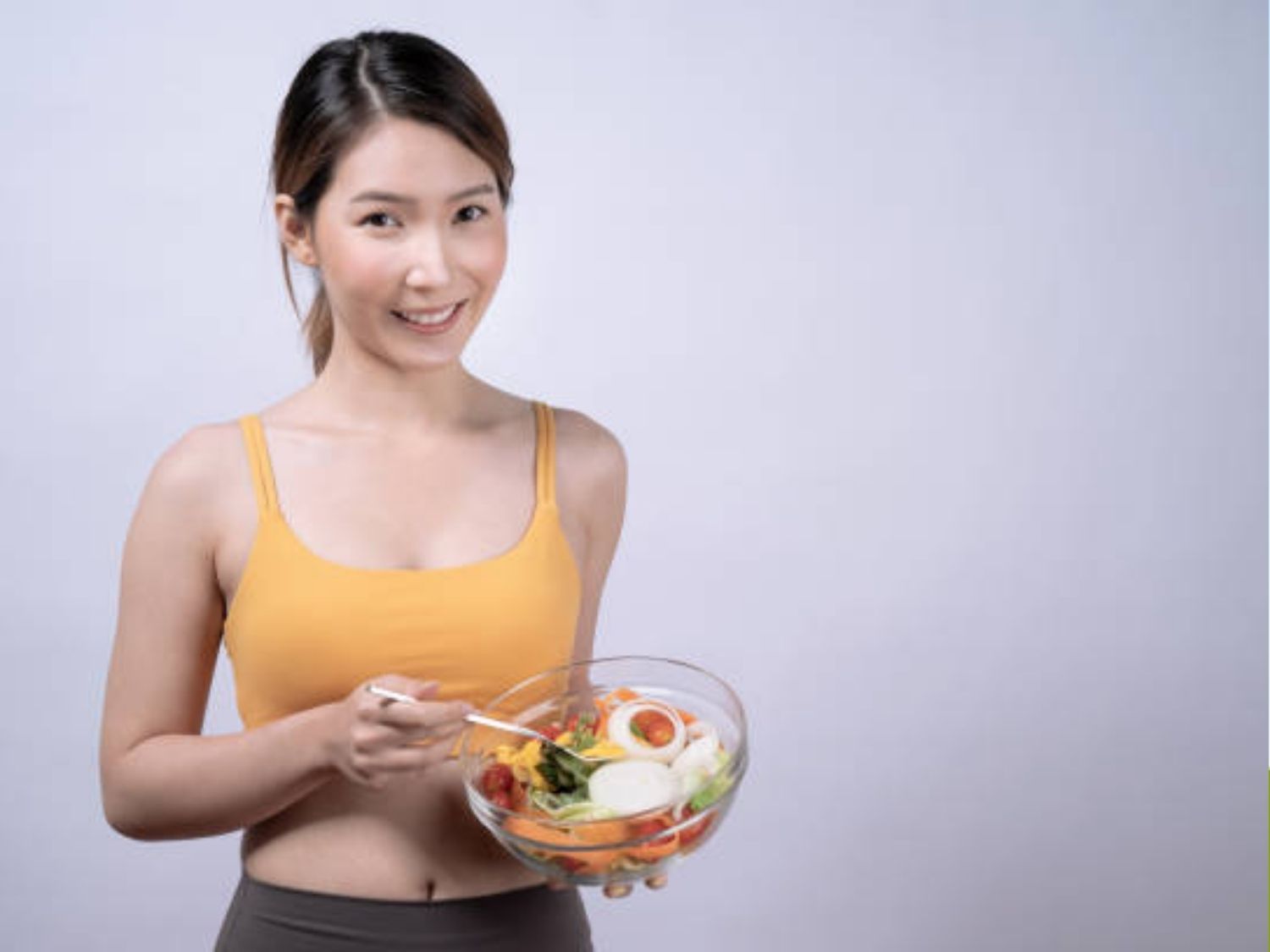 Ưu tiên chế độ ăn đủ protein Vitamin C, Omega-3
