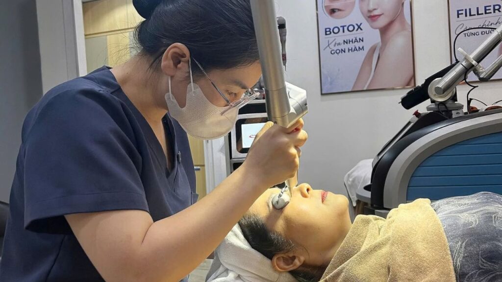 Làm sao biết người bắn laser là bác sĩ da liễu thật?