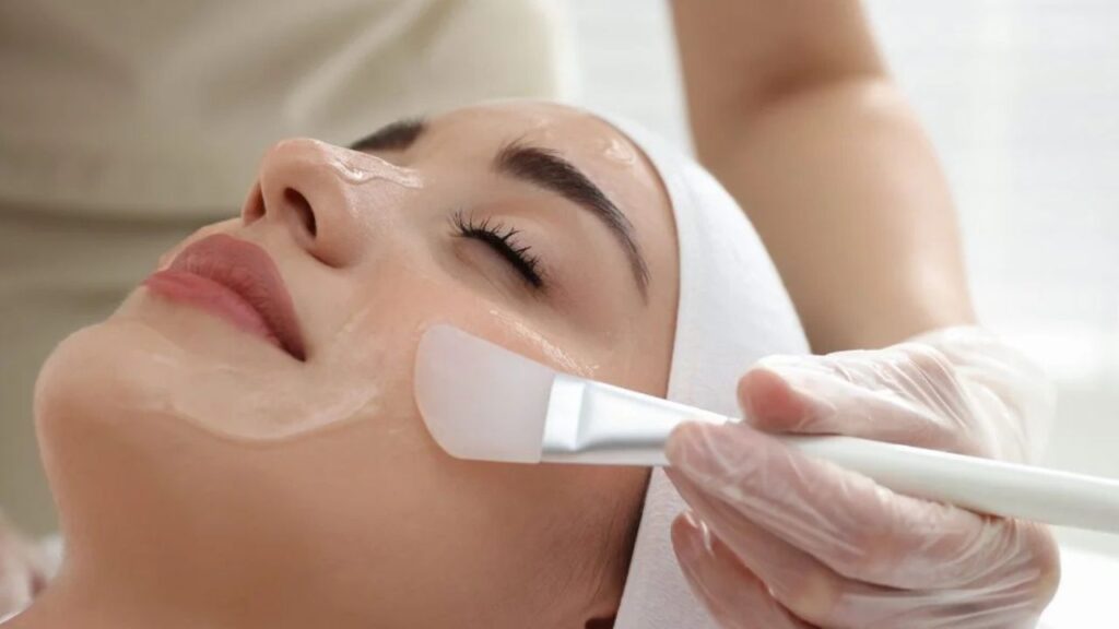 Giá liệu trình dưỡng sáng da bao nhiêu? Bảng giá dịch vụ chăm sóc da